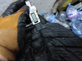 Гуми Зимни 235/65R17, снимка 4