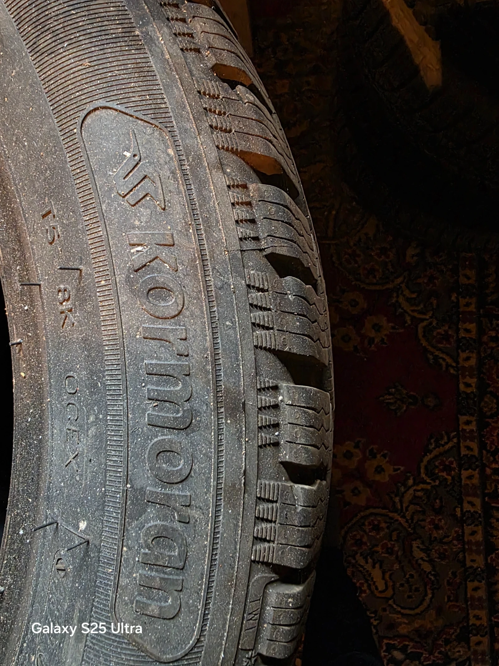 Гуми Зимни 225/55R17, снимка 2 - Гуми и джанти - 54055540