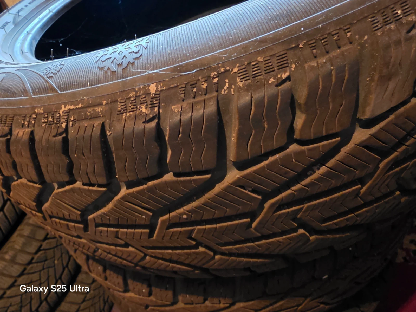 Гуми Зимни 225/55R17, снимка 4 - Гуми и джанти - 54055540