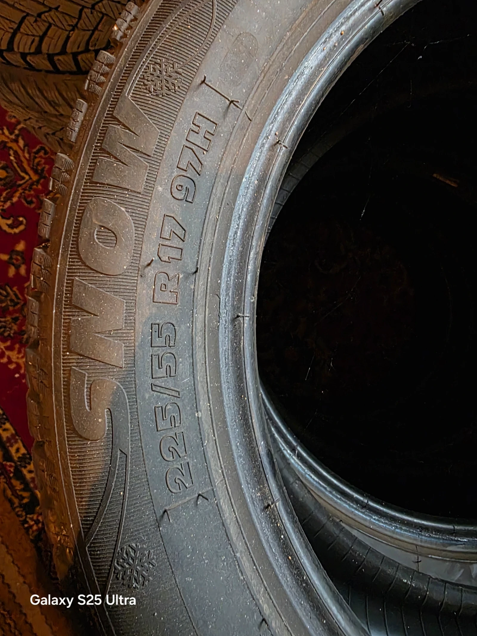 Гуми Зимни 225/55R17, снимка 3 - Гуми и джанти - 54055540