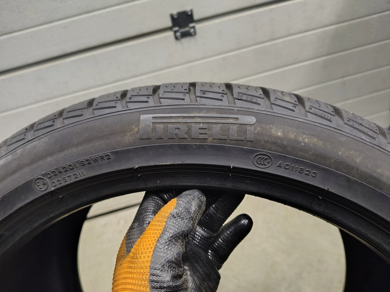 Гуми Зимни 285/35R20, снимка 4 - Гуми и джанти - 55835104