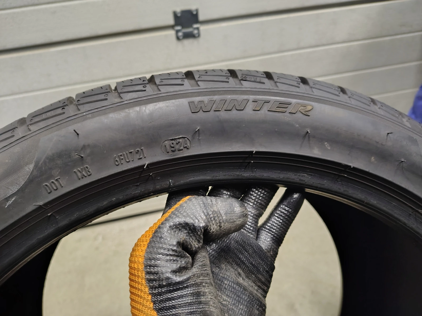 Гуми Зимни 285/35R20, снимка 5 - Гуми и джанти - 55835104