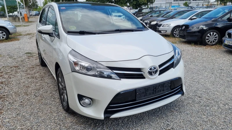 Toyota Verso 2.0 d4d+ Navi+ Panorama, снимка 2 - Автомобили и джипове - 43575170