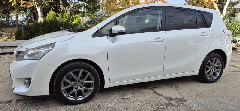 Toyota Verso 2.0 d4d+ Navi+ Panorama, снимка 4 - Автомобили и джипове - 43575170