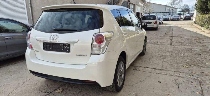 Toyota Verso 2.0 d4d+ Navi+ Panorama, снимка 3 - Автомобили и джипове - 43575170