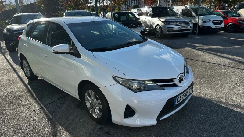 Toyota Auris 1.3 VVTi, снимка 2 - Автомобили и джипове - 47537405