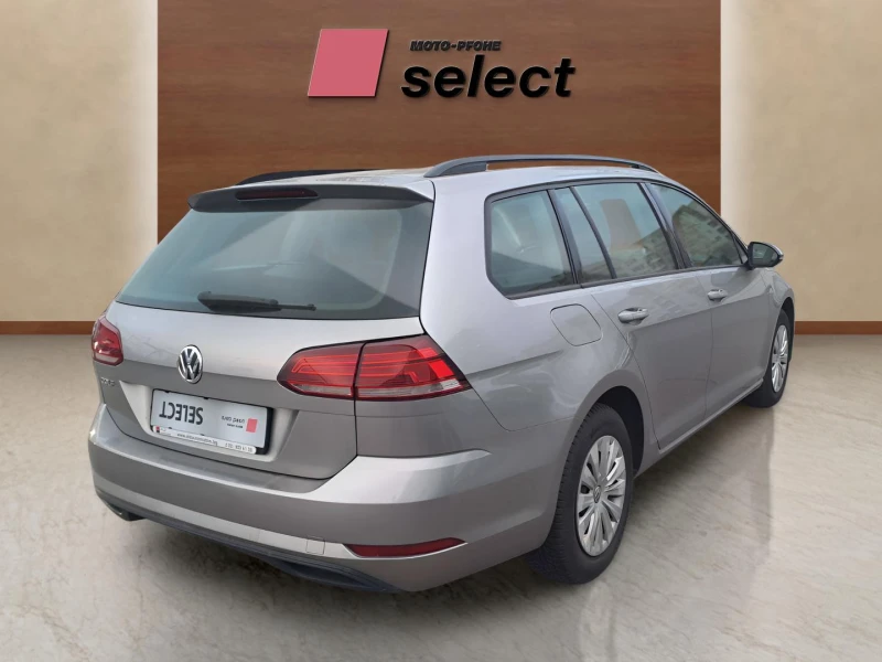 VW Golf 1.6 TDI, снимка 5 - Автомобили и джипове - 48985279