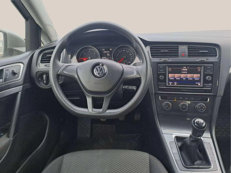 VW Golf 1.6 TDI, снимка 10 - Автомобили и джипове - 48985279