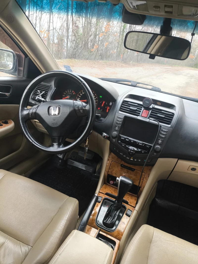 Honda Accord 2.4 ГАЗ, снимка 9 - Автомобили и джипове - 53071173