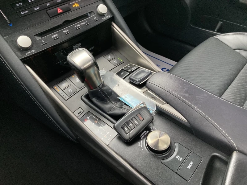 Lexus IS * 350 * CARFAX * БЕЗ ПЪРВОНАЧАЛНА ВНОСКА, снимка 11 - Автомобили и джипове - 53156630