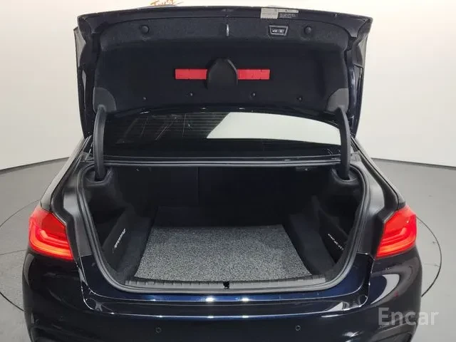 BMW 550 * М550d xDrive* АвтоКредит (ЦЕНА ДО БГ), снимка 6 - Автомобили и джипове - 53617391