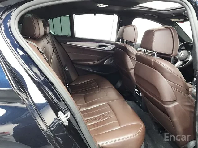 BMW 550 * М550d xDrive* АвтоКредит (ЦЕНА ДО БГ), снимка 16 - Автомобили и джипове - 53617391