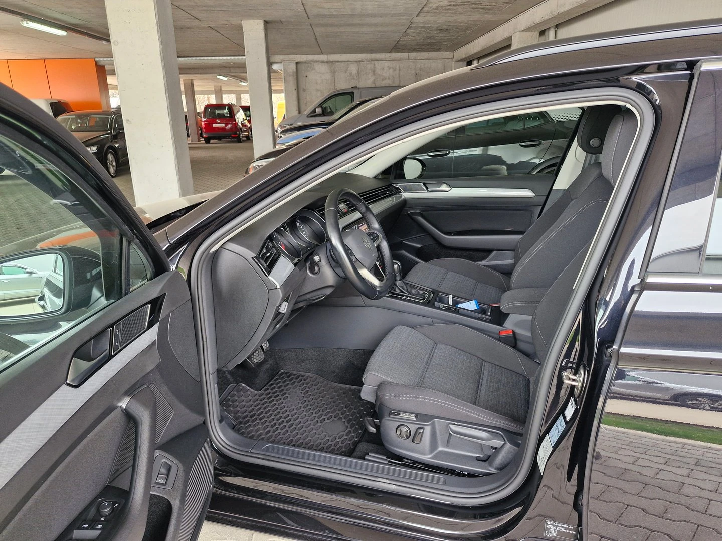 VW Passat Business 2.0 TDI SCR DSG - изображение 6