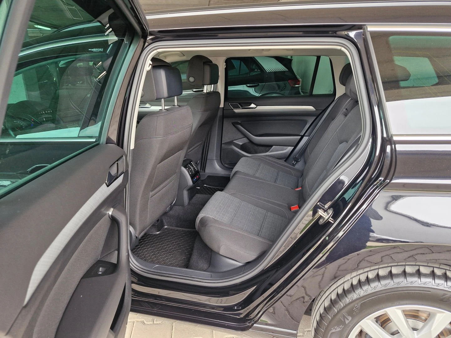 VW Passat Business 2.0 TDI SCR DSG | Mobile.bg � ����������� 7
