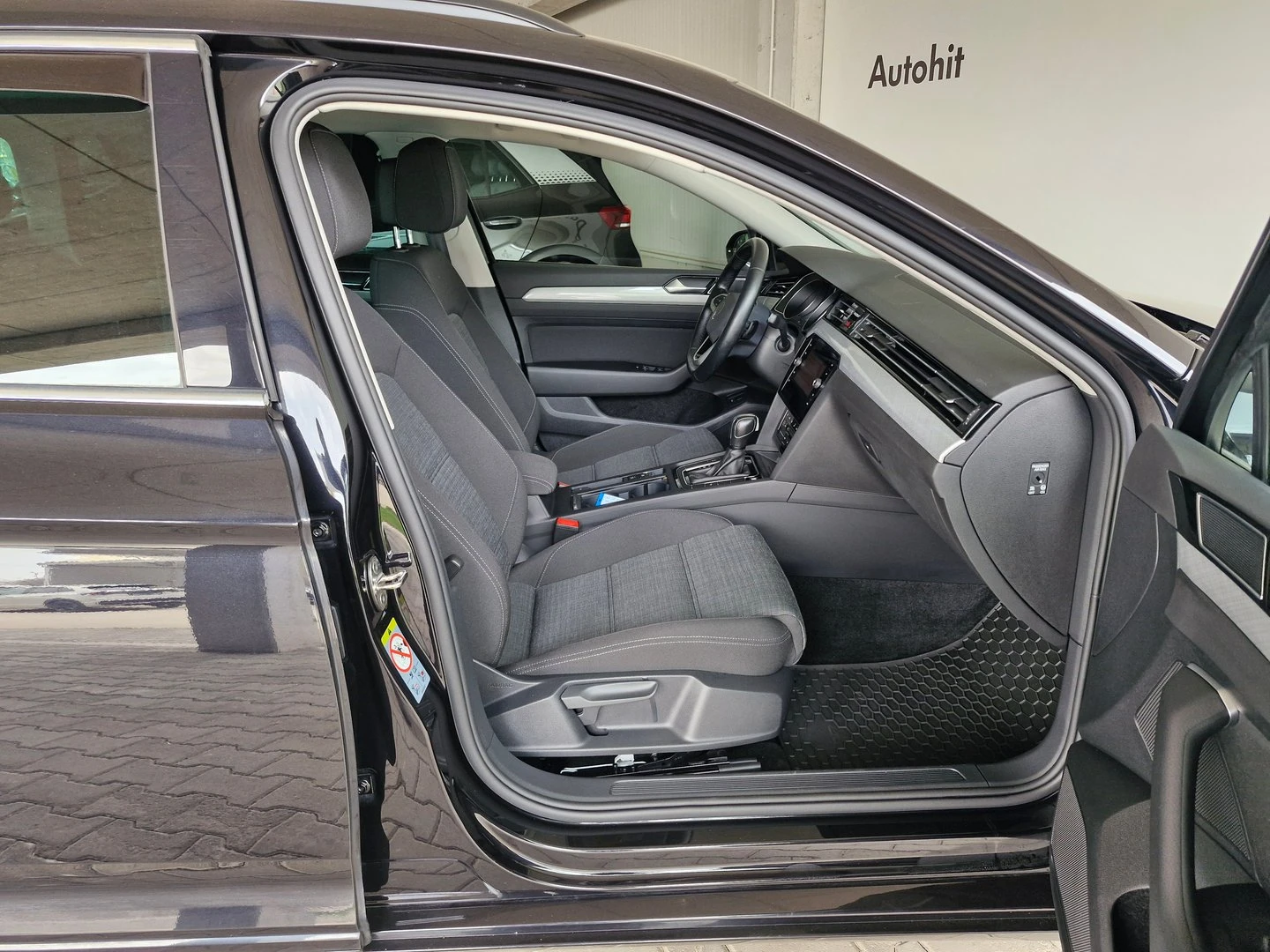 VW Passat Business 2.0 TDI SCR DSG | Mobile.bg   13