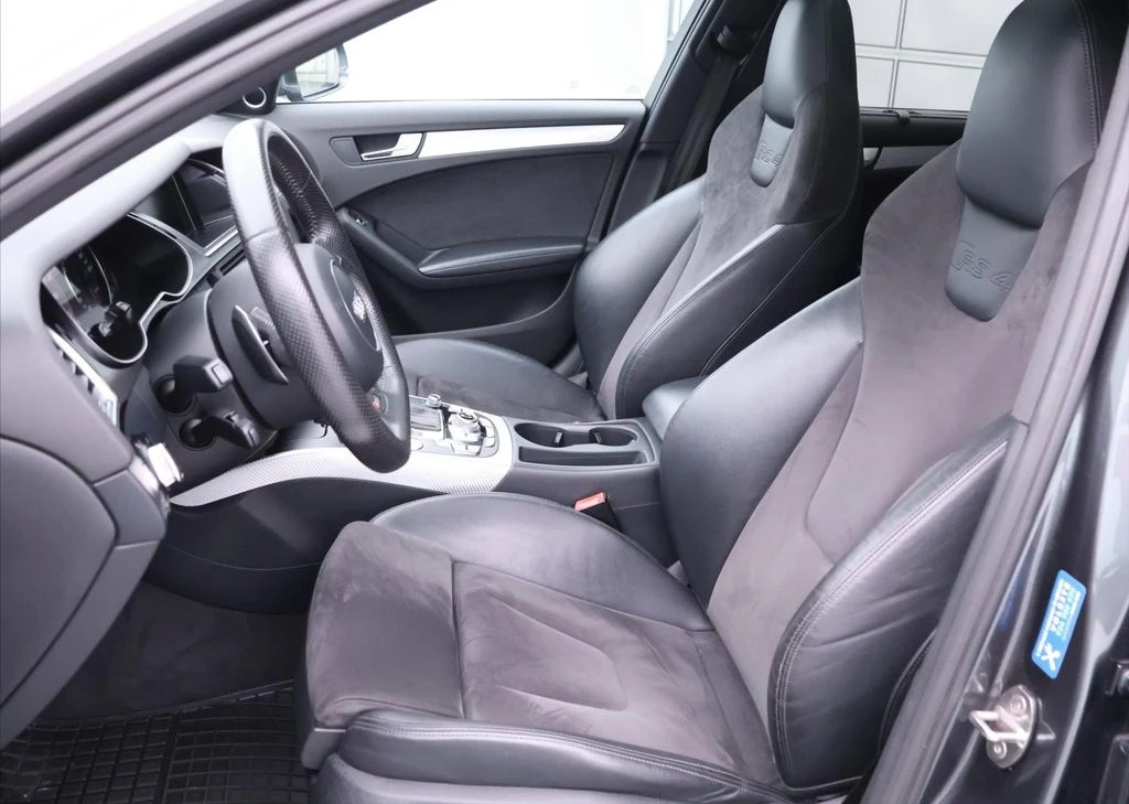 Audi Rs4 4.2FSI Quattro - изображение 7