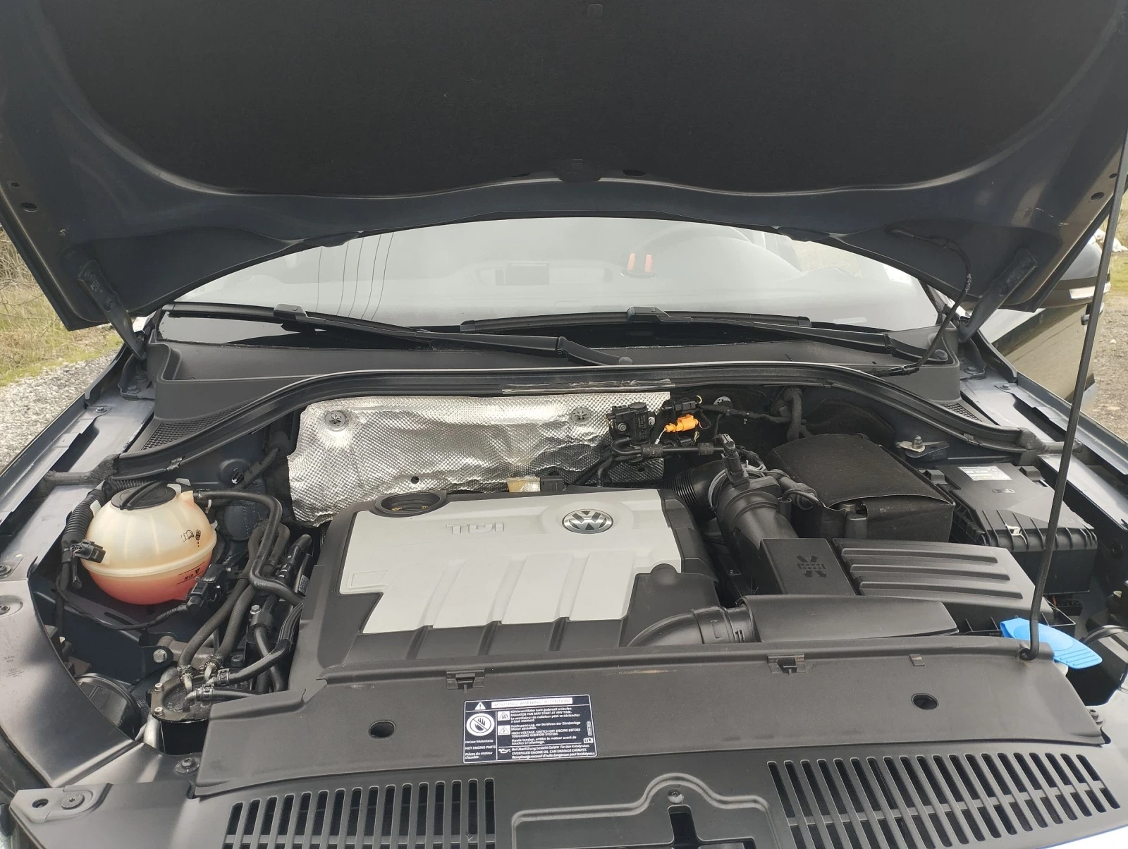 VW Tiguan 2.0 тди/140 коня, снимка 9 - Автомобили и джипове - 53448209