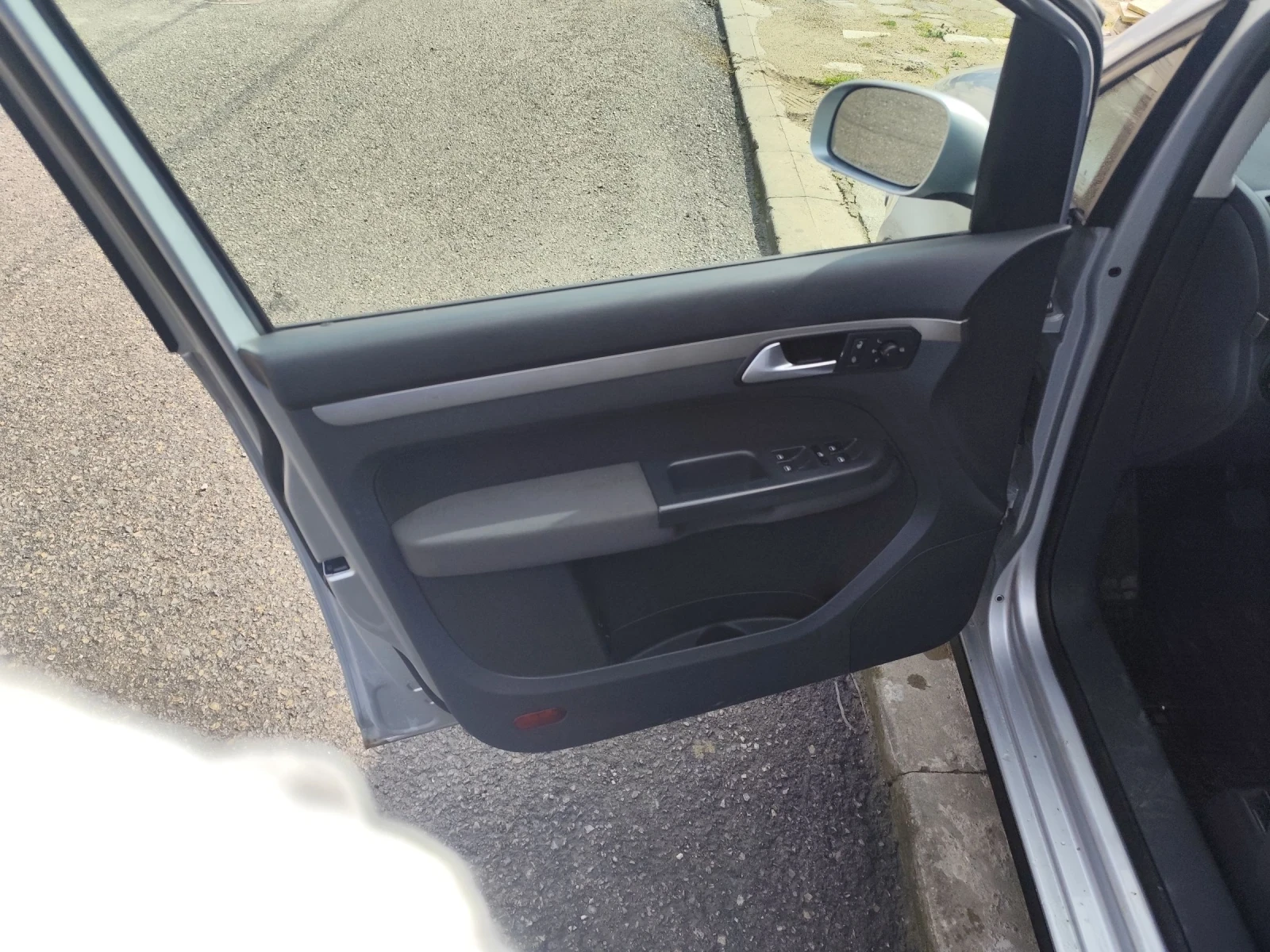 VW Touran 2.0 TDI 8 клапана , снимка 13 - Автомобили и джипове - 54147603