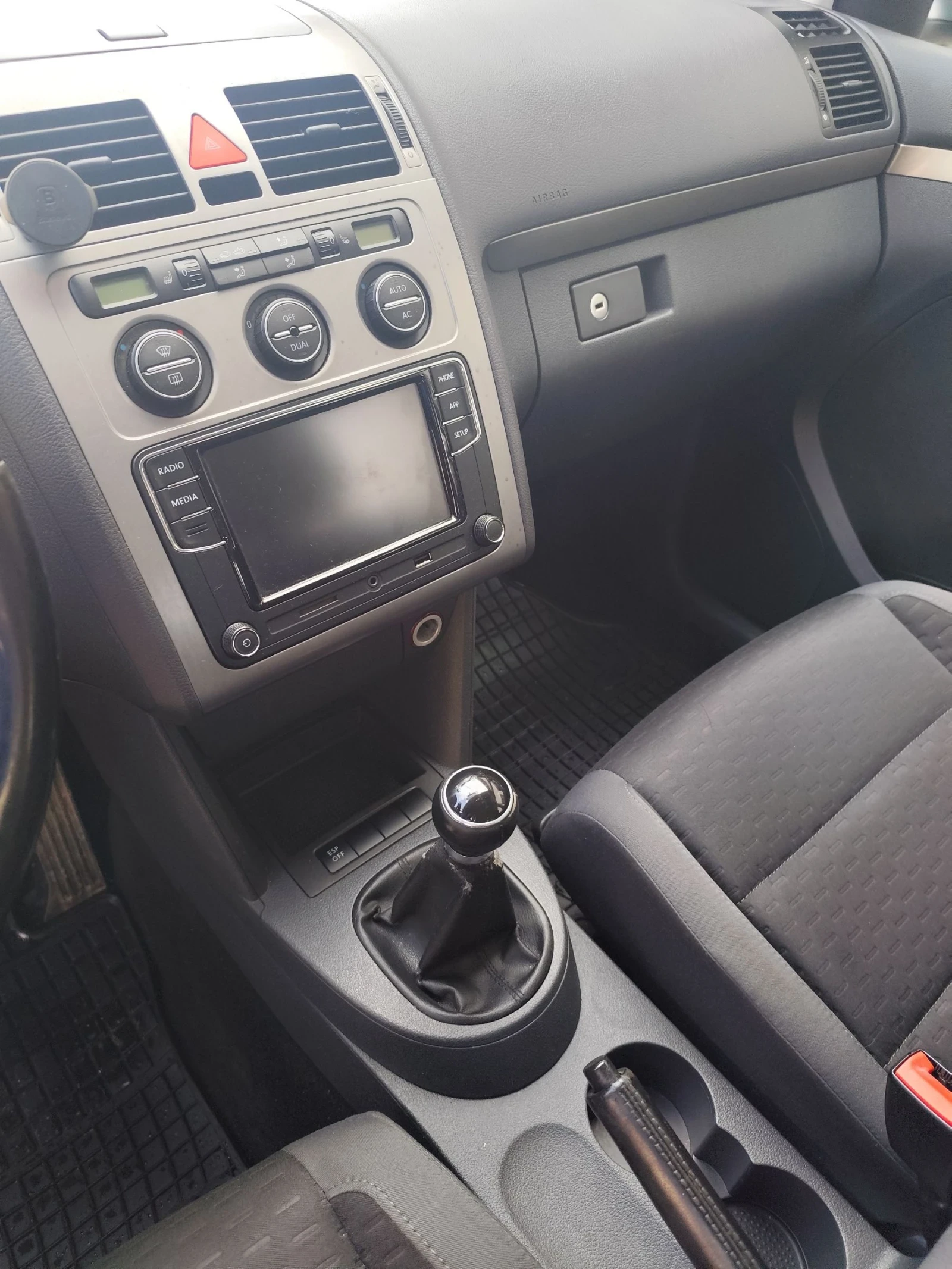 VW Touran 2.0 TDI 8 клапана , снимка 12 - Автомобили и джипове - 54147603