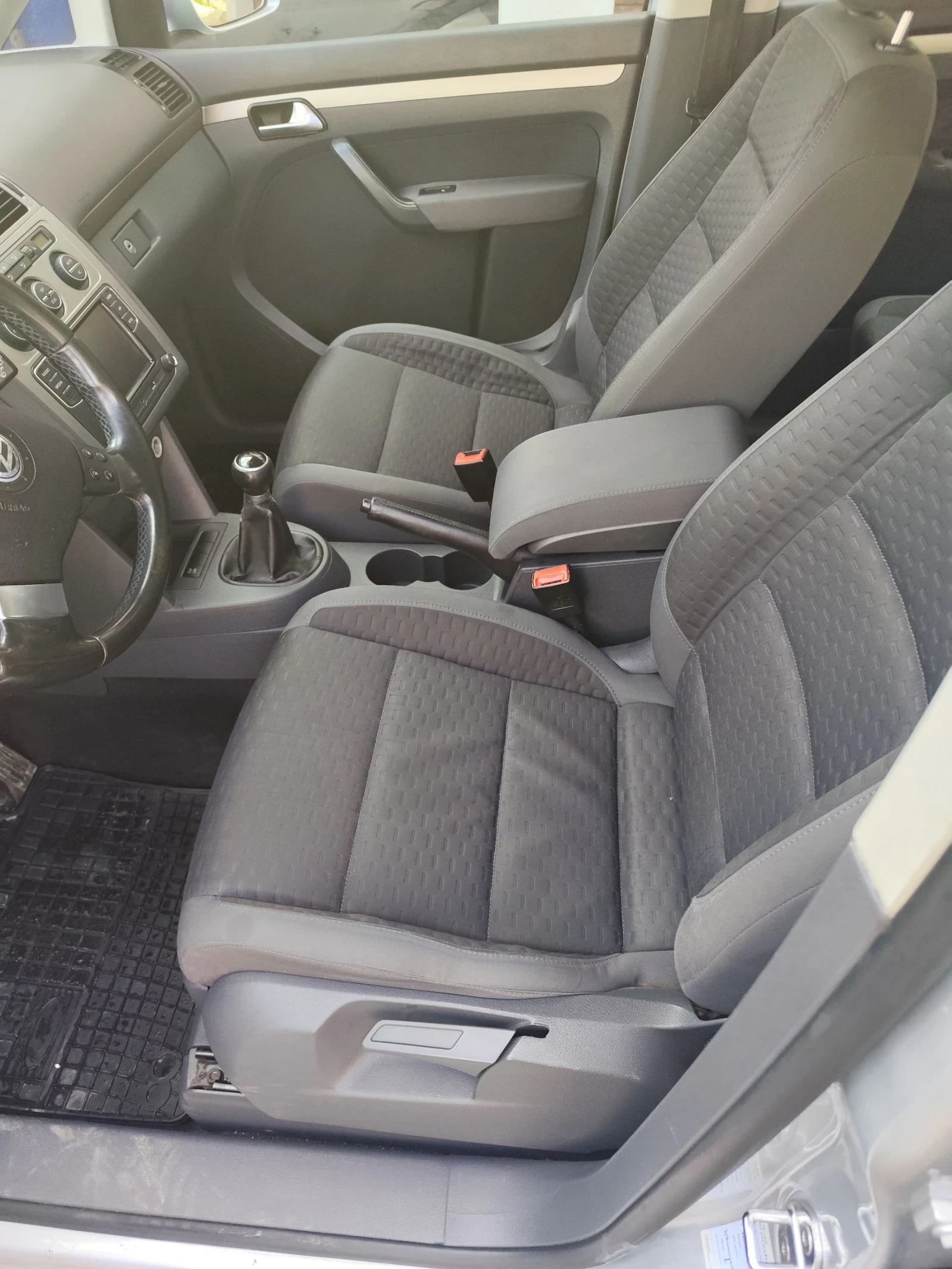 VW Touran 2.0 TDI 8 клапана , снимка 10 - Автомобили и джипове - 54147603