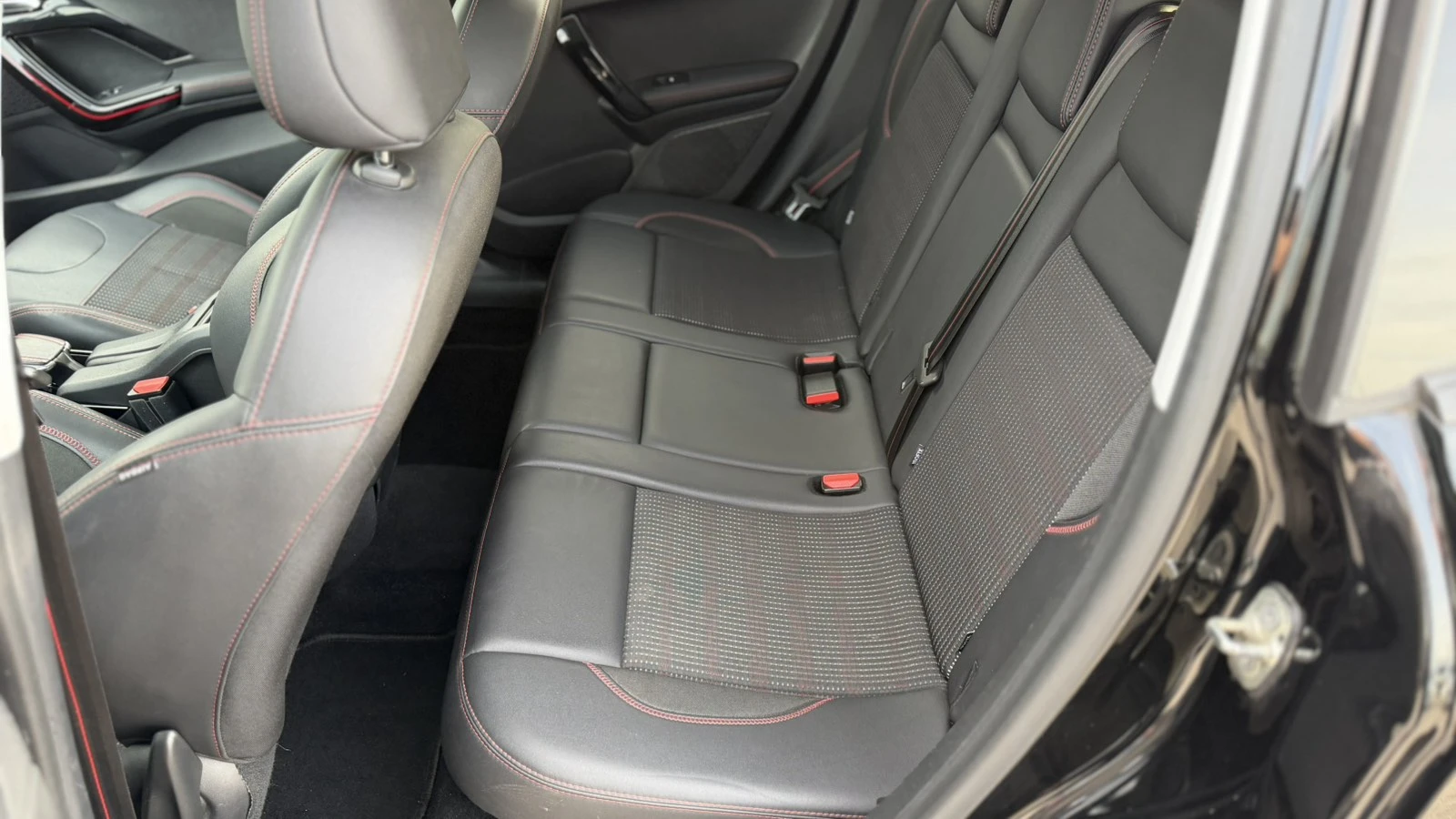 Peugeot 2008 GT-Line, снимка 11 - Автомобили и джипове - 54528051