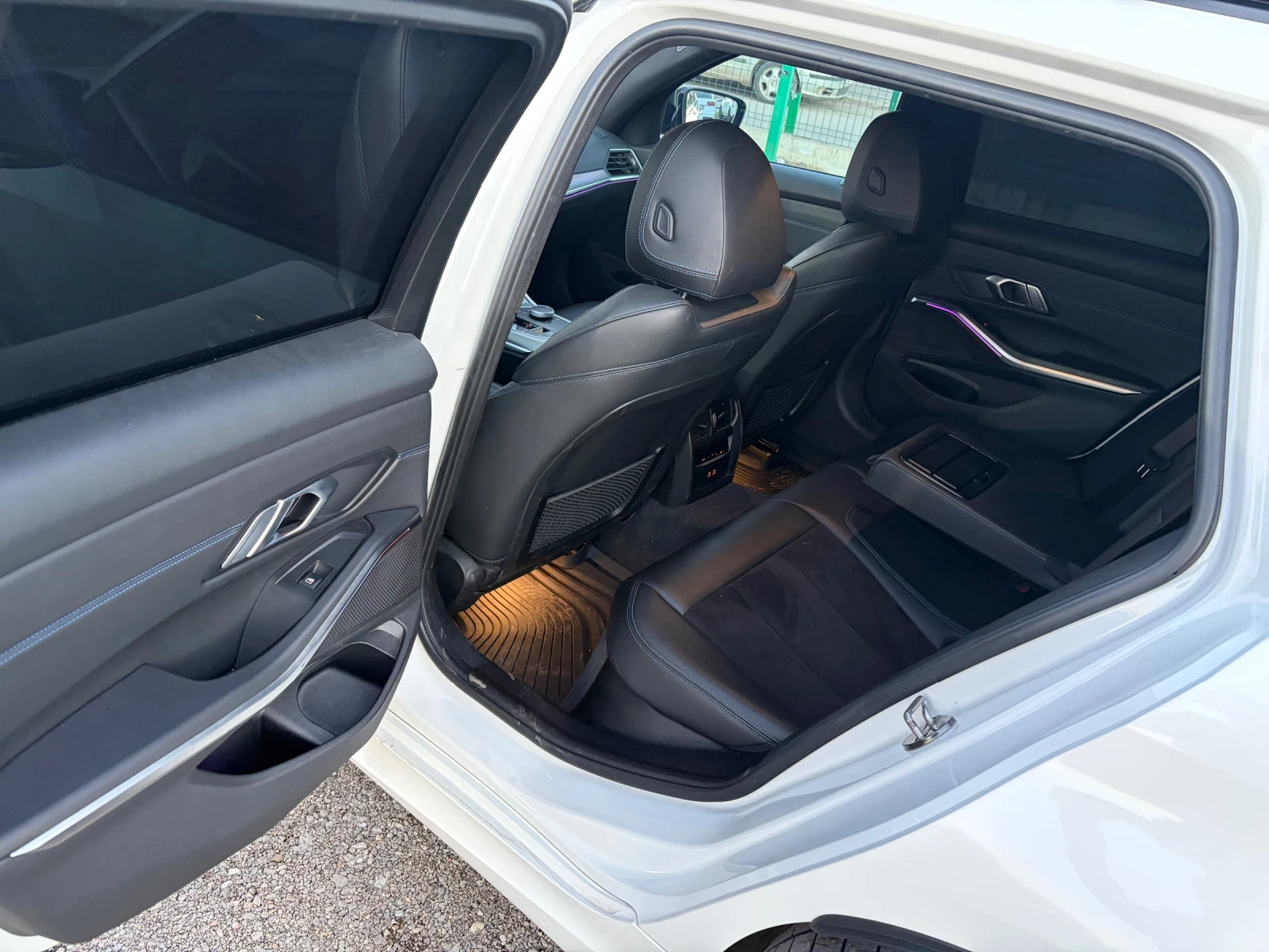BMW 320, снимка 15 - Автомобили и джипове - 54547134