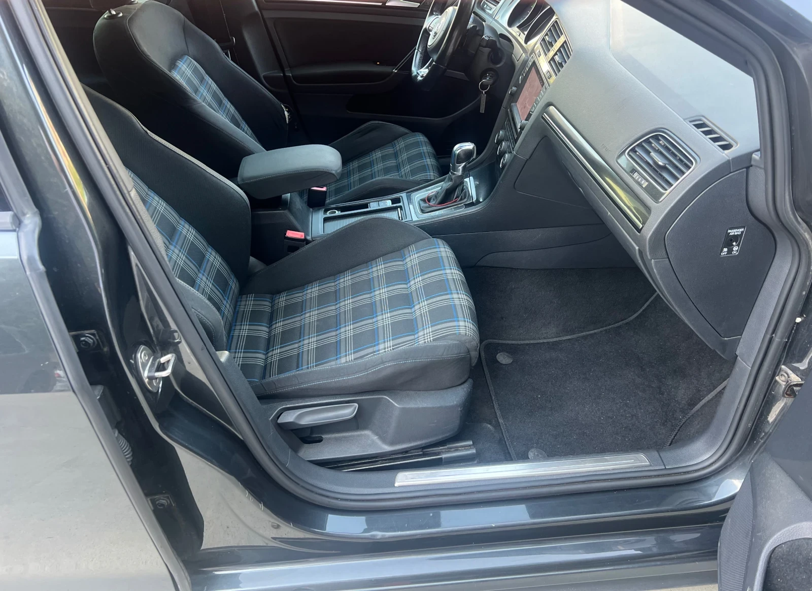 VW Golf VII / GTE , снимка 13 - Автомобили и джипове - 55067206
