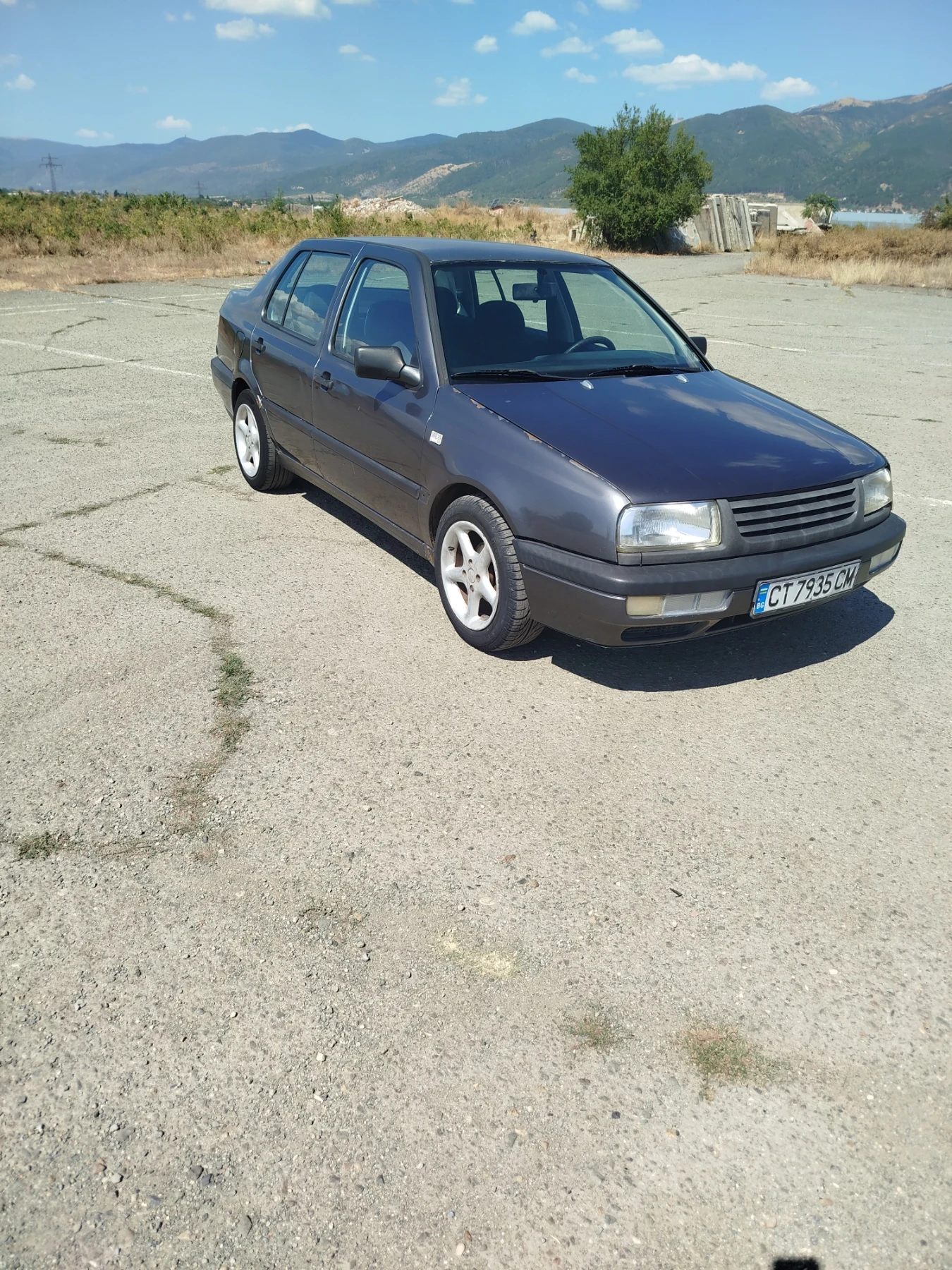 VW Vento, снимка 14 - Автомобили и джипове - 55890871
