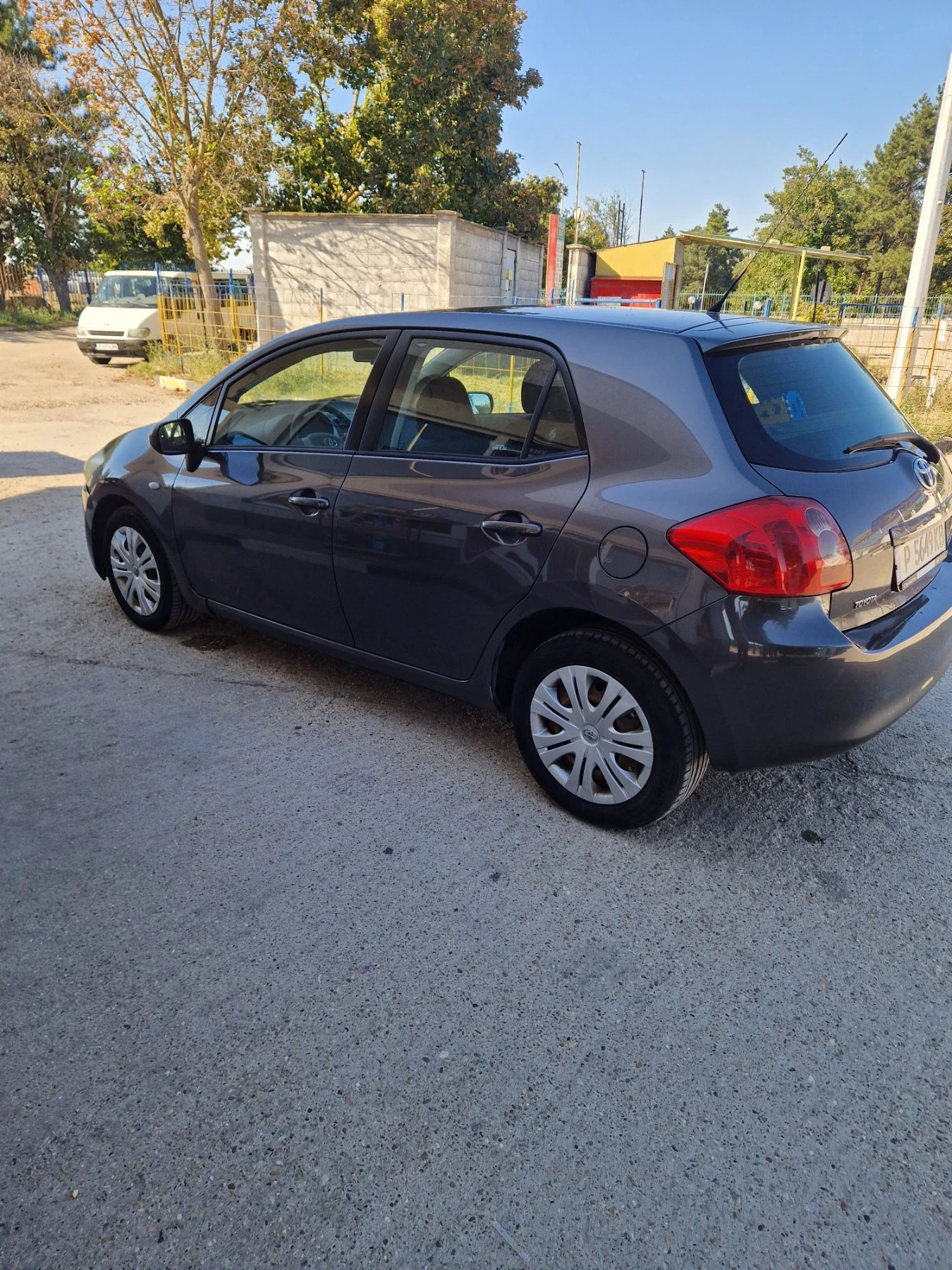 Toyota Auris 1.6, снимка 2 - Автомобили и джипове - 56433457