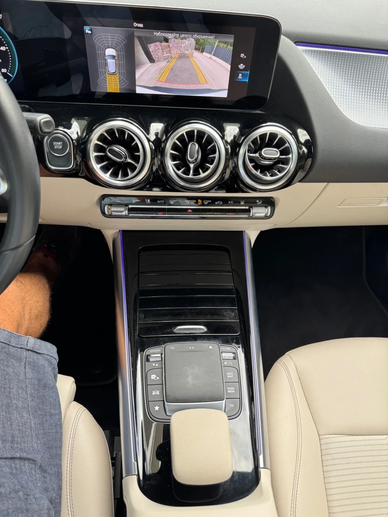 Mercedes-Benz EQA 300 4 matic* КАМЕРА* КОЖА* ПОДГРЕВ* DISTRONIC* , снимка 3 - Автомобили и джипове - 51607265