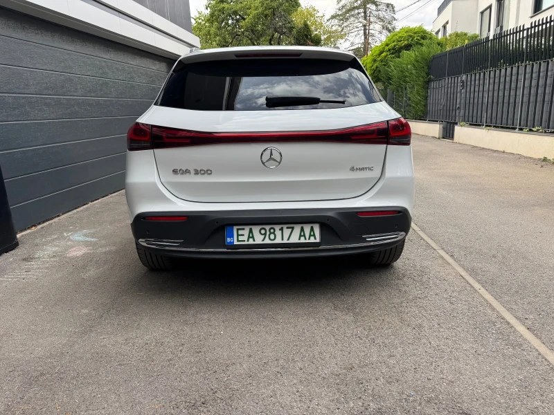 Mercedes-Benz EQA 300 4 matic* КАМЕРА* КОЖА* ПОДГРЕВ* DISTRONIC* , снимка 9 - Автомобили и джипове - 51607265