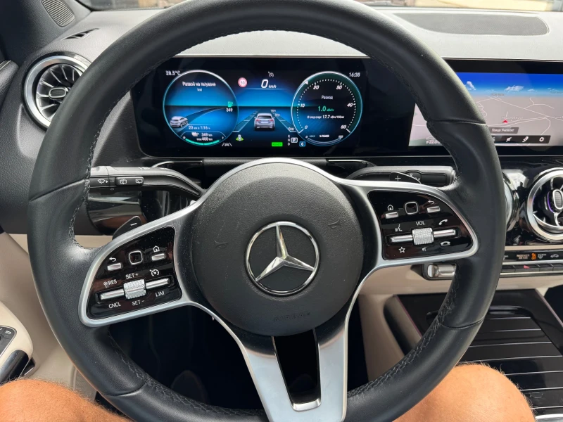 Mercedes-Benz EQA 300 4 matic* КАМЕРА* КОЖА* ПОДГРЕВ* DISTRONIC* , снимка 2 - Автомобили и джипове - 51607265