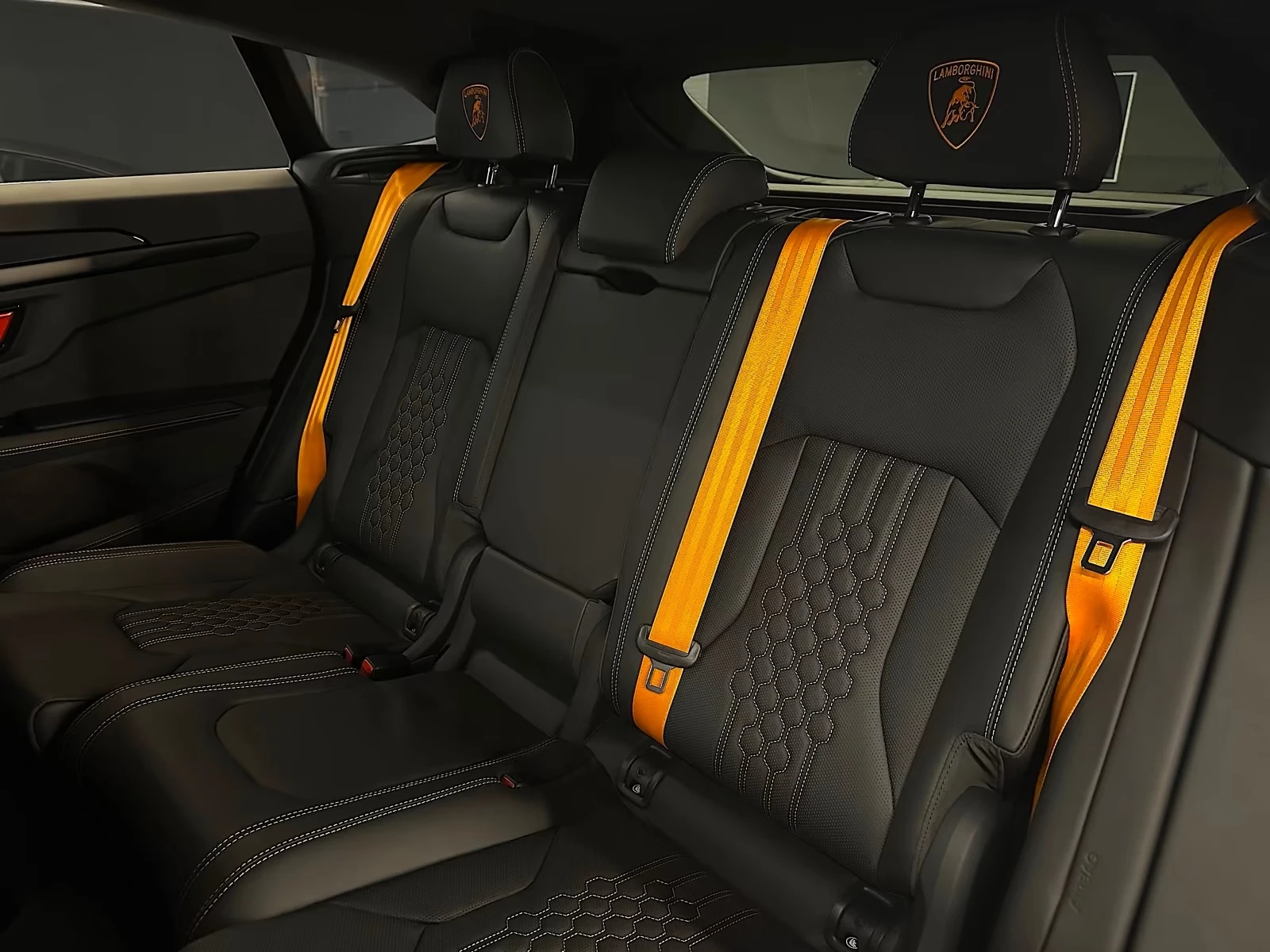 Lamborghini Urus SE 4.0 V8 Plug-in Hybrid 4WD - изображение 8