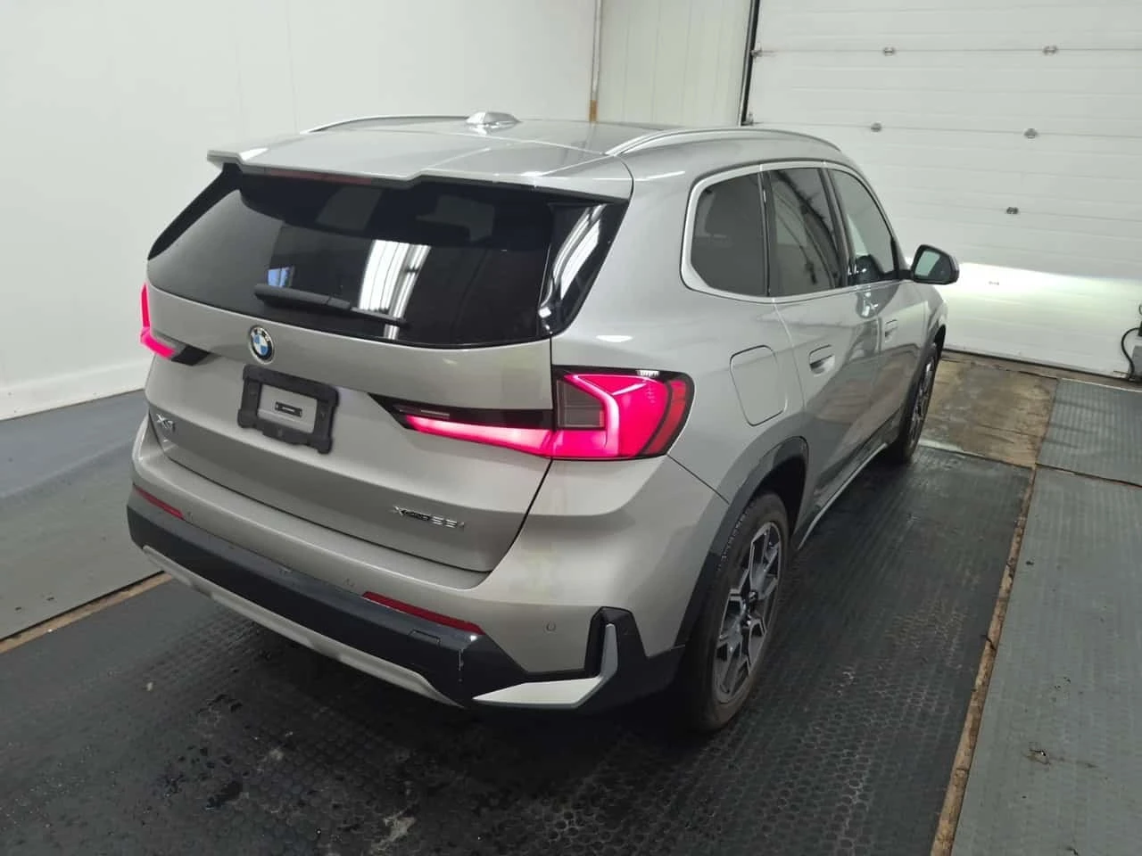 BMW X1 Xdrive28i| HAR/KAR| HUD| PANO| , снимка 2 - Автомобили и джипове - 56325136