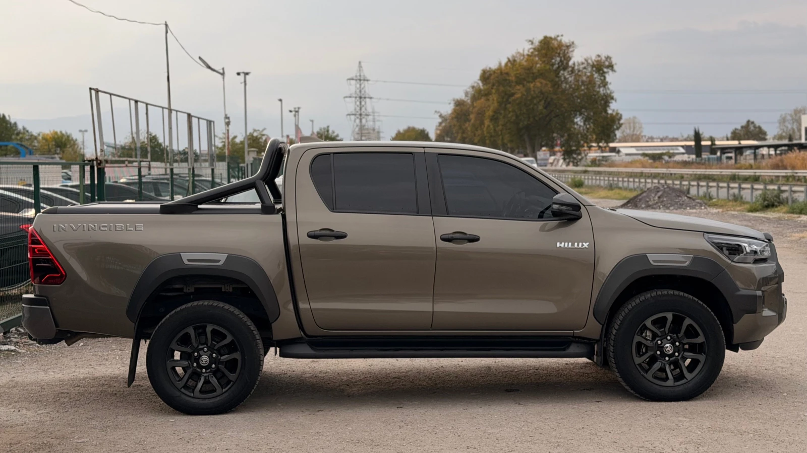 Toyota Hilux 2.8d= INVINCIBLE= KEYLESS GO= CAMERA= , снимка 4 - Автомобили и джипове - 56746412