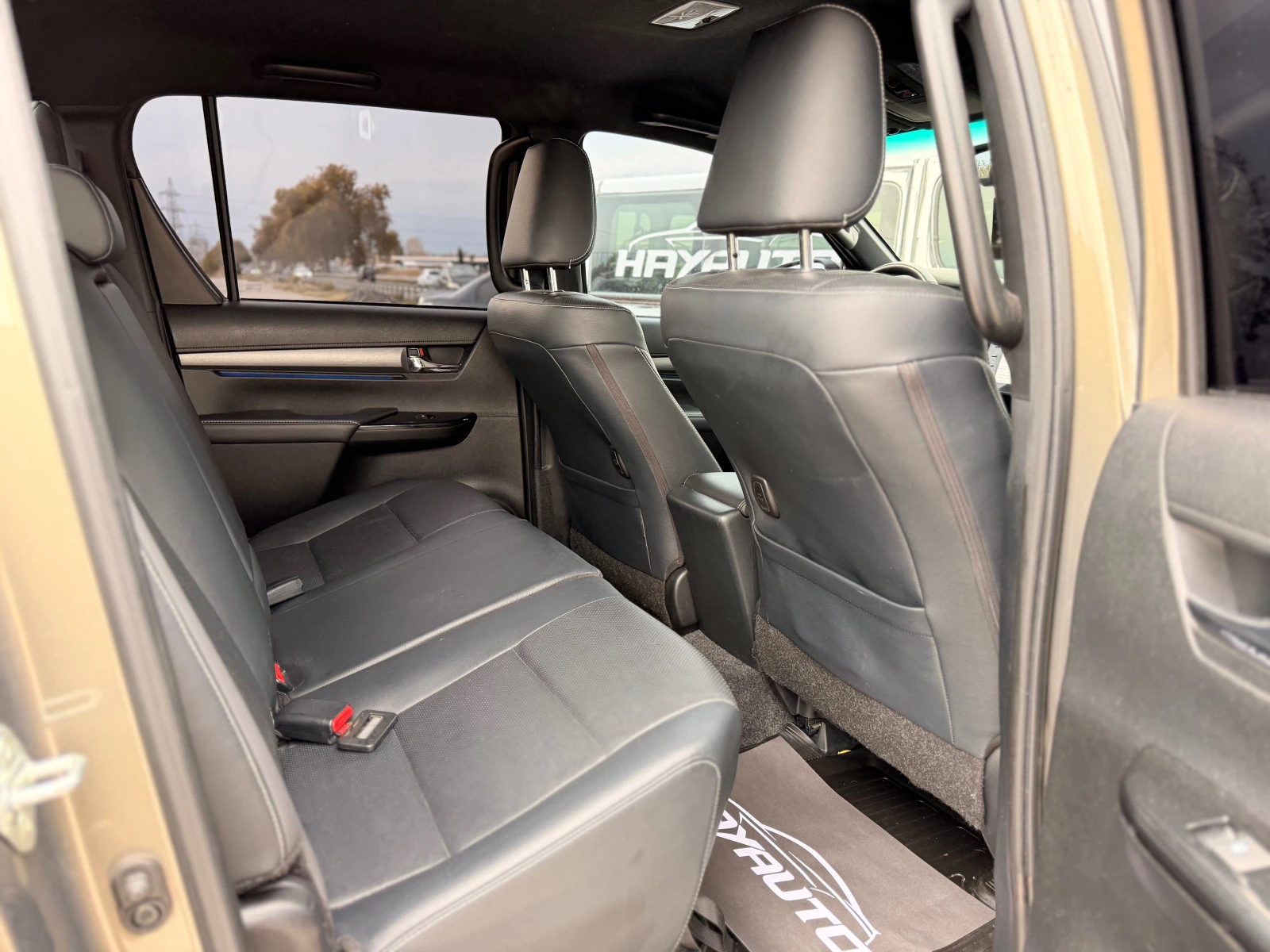 Toyota Hilux 2.8d= INVINCIBLE= KEYLESS GO= CAMERA= , снимка 13 - Автомобили и джипове - 56746412