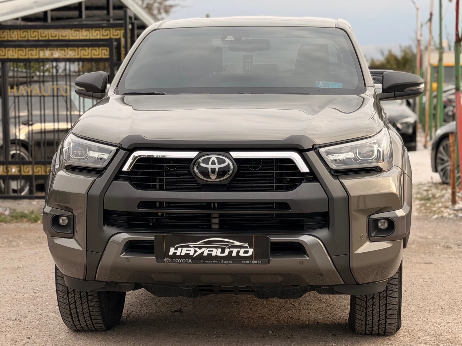 Toyota Hilux 2.8d= INVINCIBLE= KEYLESS GO= CAMERA= 