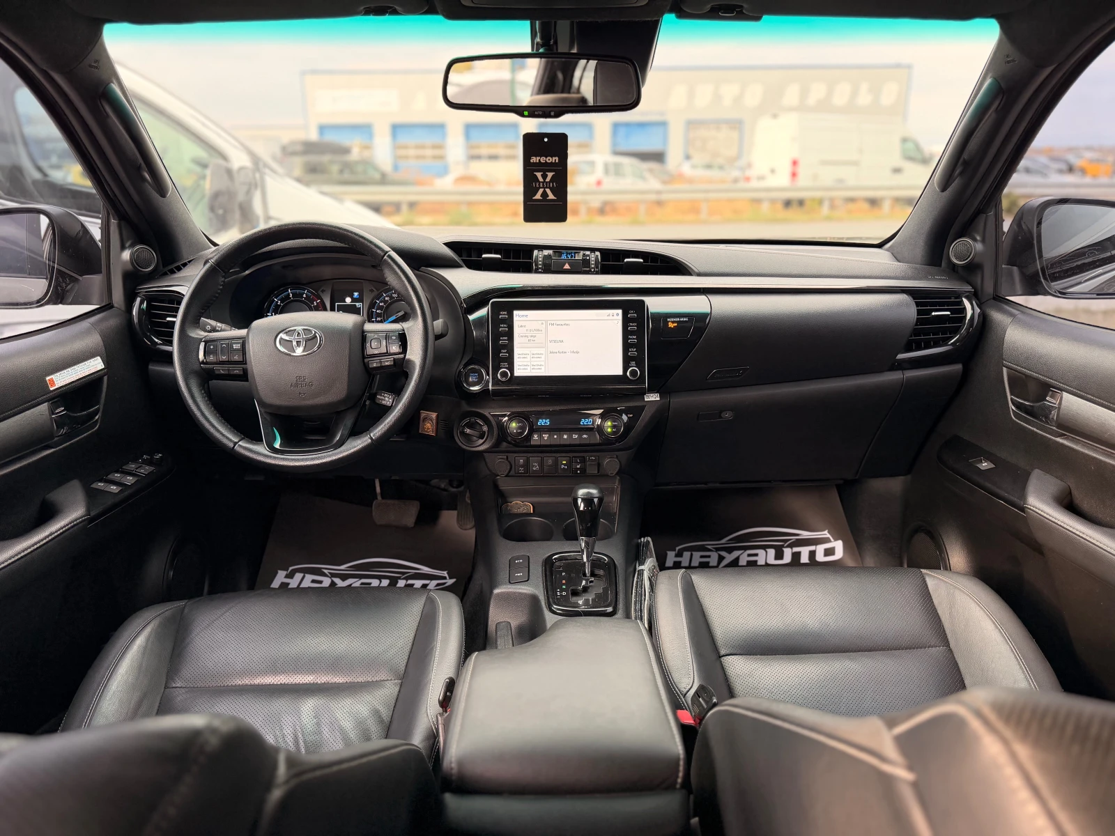 Toyota Hilux 2.8d= INVINCIBLE= KEYLESS GO= CAMERA= , снимка 10 - Автомобили и джипове - 56746412