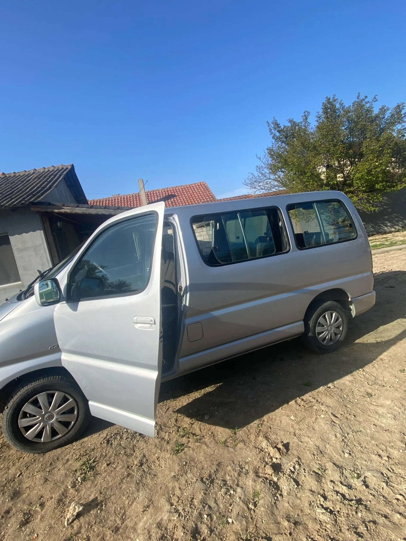 Toyota Hiace 2.4D - изображение 4