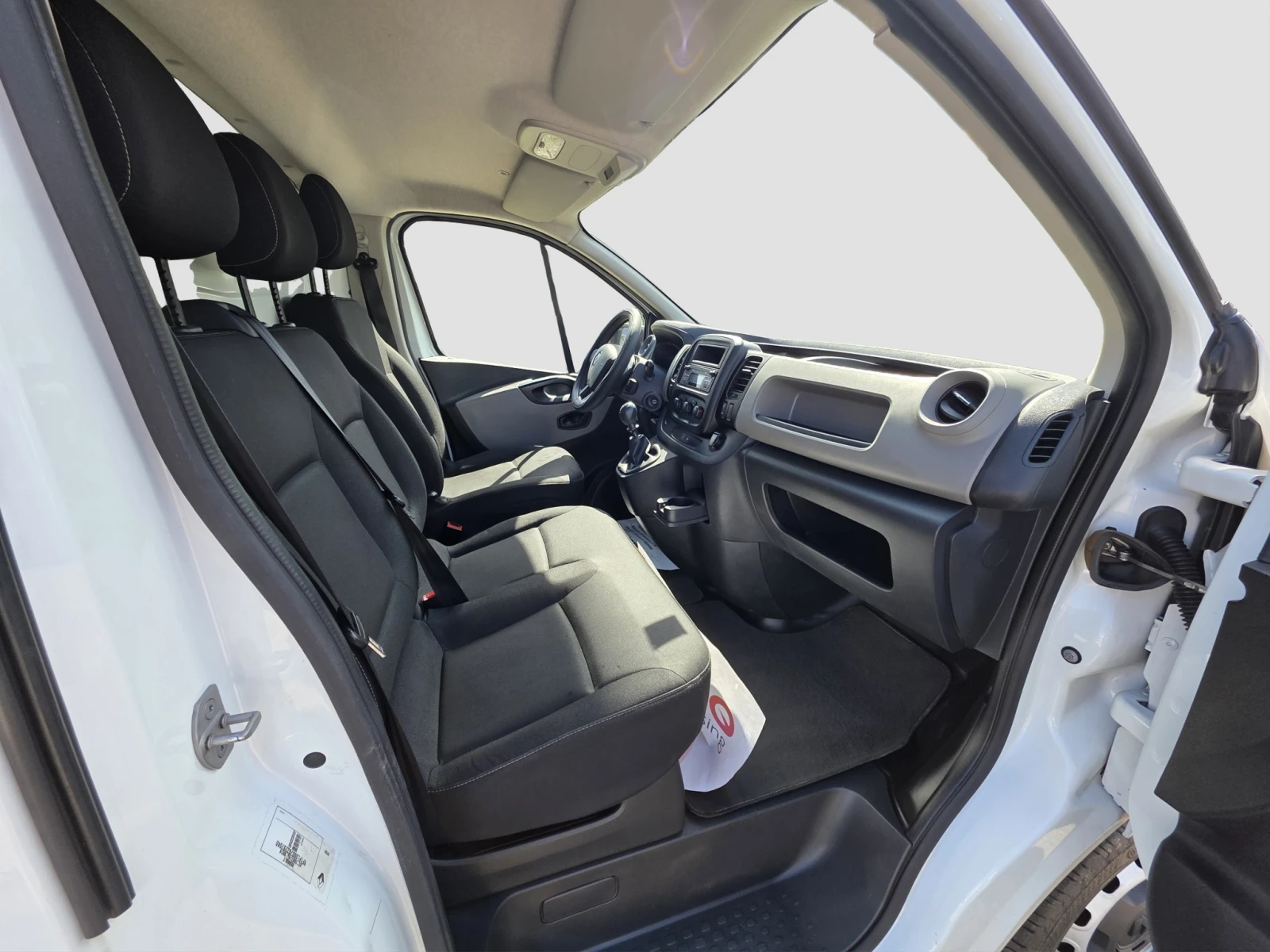 Renault Trafic 1.6 DCI, снимка 10 - Бусове и автобуси - 54134365