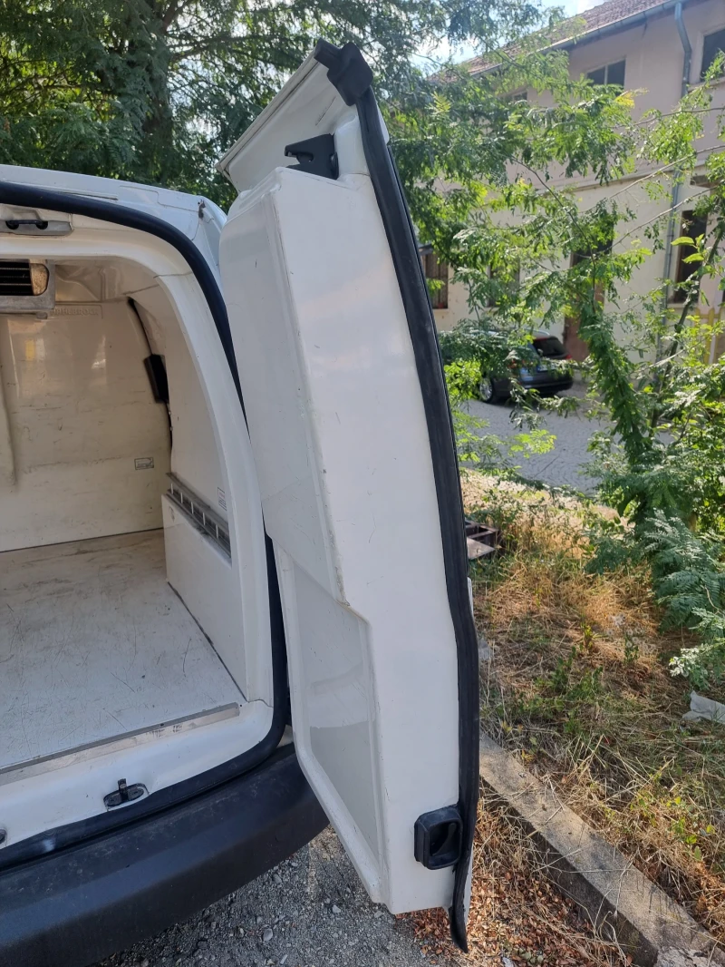 VW Caddy, снимка 11 - Автомобили и джипове - 51300509