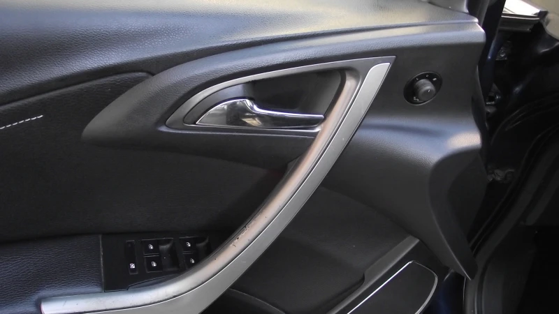 Opel Astra 1.7.d.110.k.c.6.speed.COSMO, снимка 12 - Автомобили и джипове - 52024416