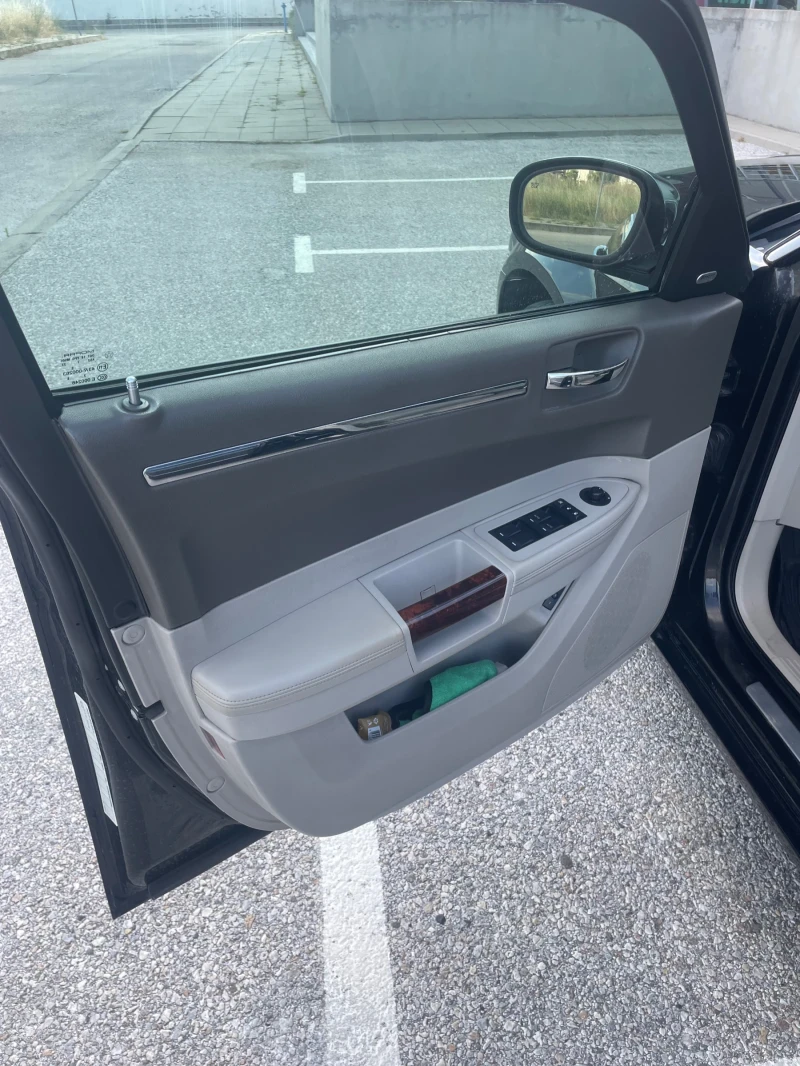 Chrysler 300c 3.0CRD, снимка 10 - Автомобили и джипове - 52567260