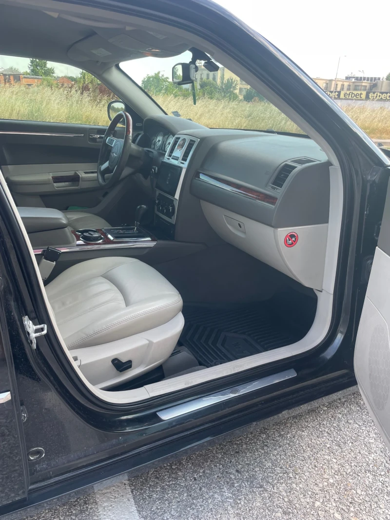Chrysler 300c 3.0CRD, снимка 8 - Автомобили и джипове - 52567260