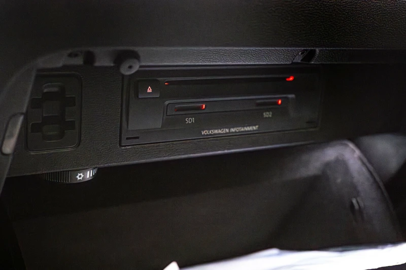 VW Passat 4Motion/R-Line/DSG/PDC/F1/FULL LED/Подгрев, снимка 16 - Автомобили и джипове - 52908659