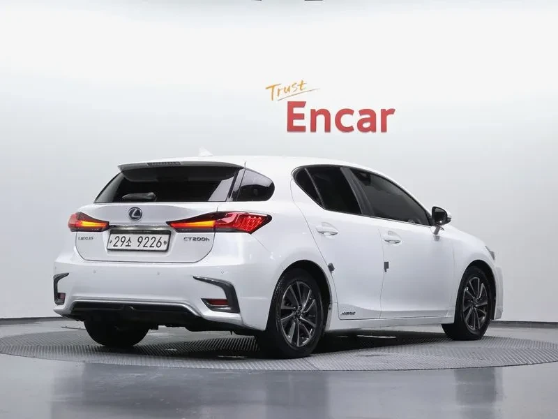 Lexus CT 200h Supreme ZWA10, снимка 2 - Автомобили и джипове - 55537100
