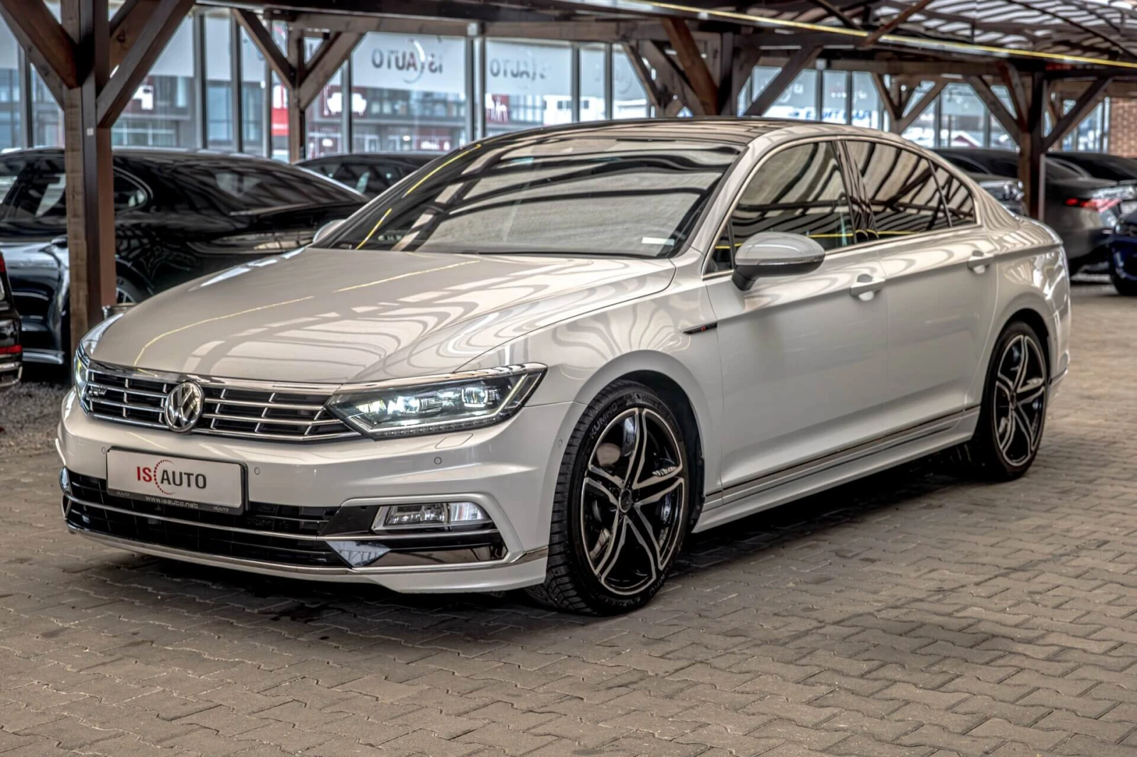 VW Passat 4Motion/R-Line/DSG/PDC/F1/FULL LED/Подгрев, снимка 1