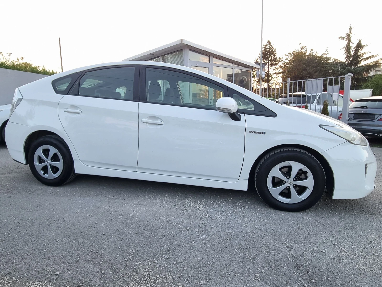 Toyota Prius  ХИБРИД* 3 МЕСЕЦА ГАРАНЦИЯ *  - изображение 6