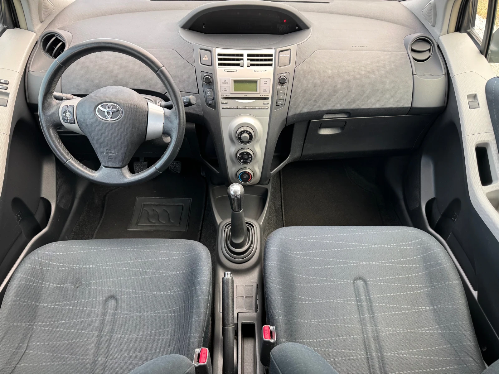 Toyota Yaris 1.3 VVT-i  87к.с ITALY - изображение 9