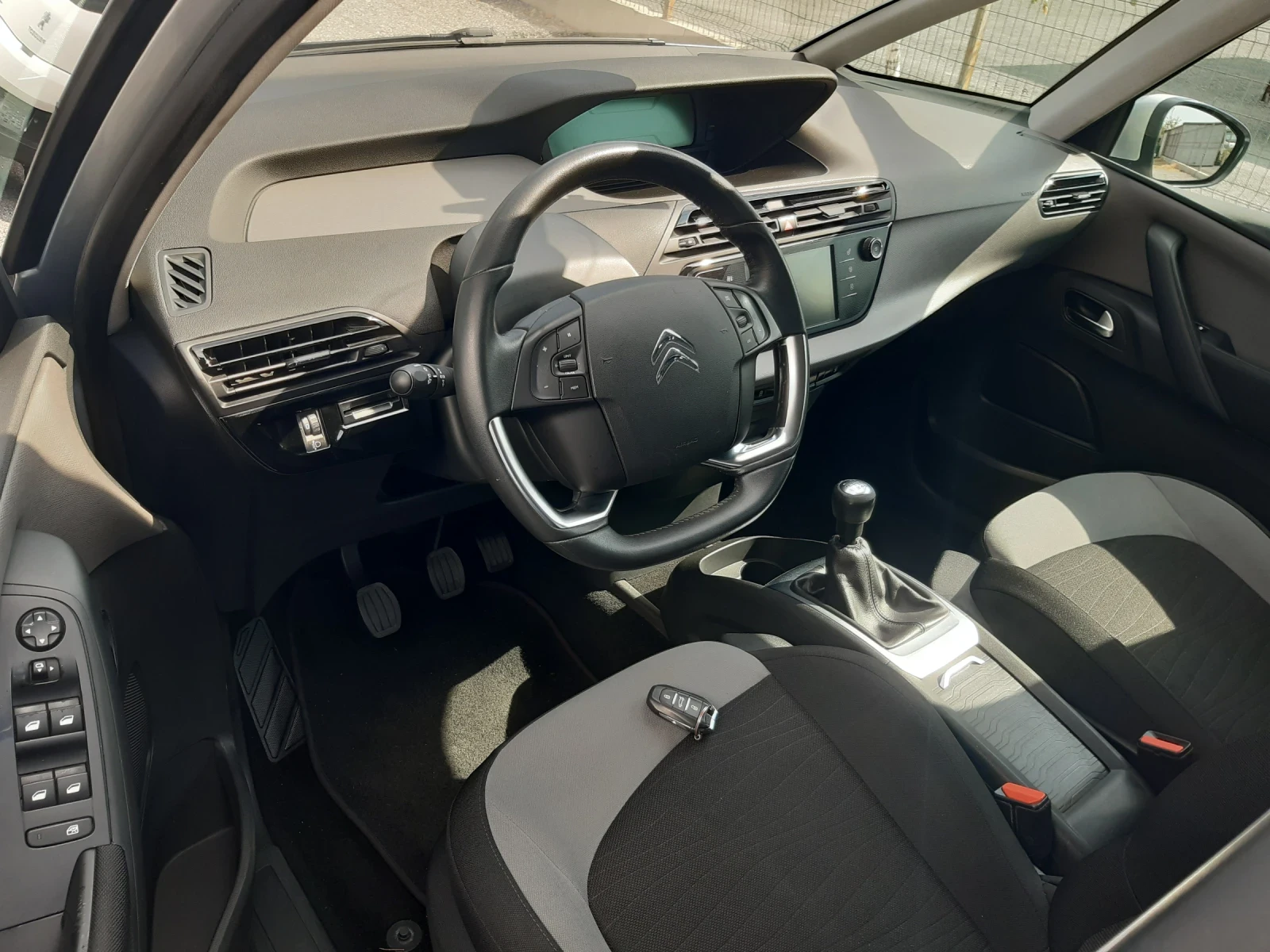 Citroen C4 Picasso КАТО НОВА - изображение 10